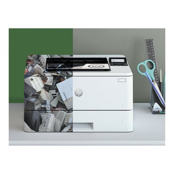 HP LaserJet Pro 4002dn: črno-beli laserni tiskalnik A4 s samodejnim obojestranskim tiskom, ločljivostjo 4800 x 600 dpi, hitrostjo do 40 strani/min, 350-listnim predalom ter povezljivostjo USB in LAN.