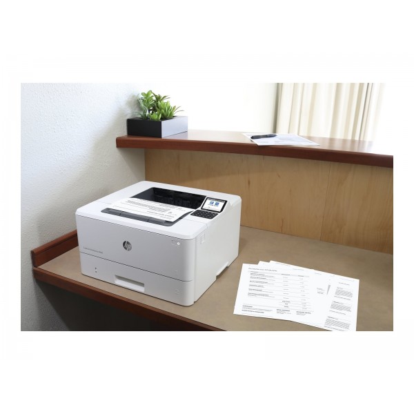 HP LaserJet Enterprise M406dn črno-beli laserski tiskalnik A4 s 1200 x 1200 DPI, hitrostjo tiskanja do 40 strani/min, predalom za 350 listov, samodejnim dvostranskim tiskom ter USB in LAN povezljivostjo.