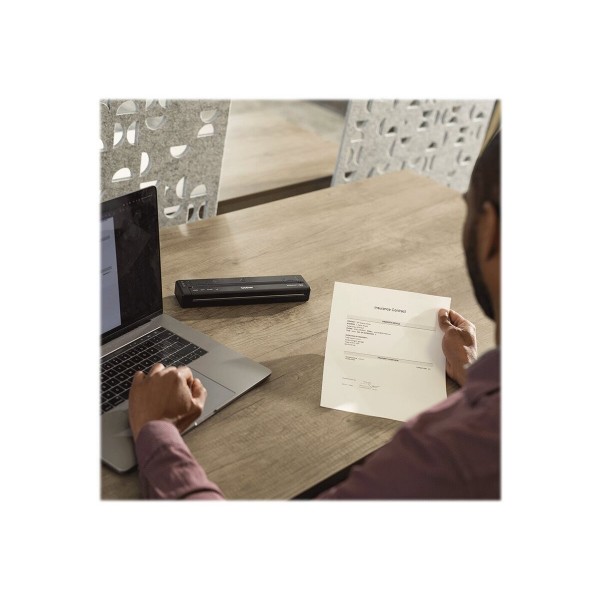 BROTHER PocketJet 8 PJ-822 tiskalnik, monokromatičen (črno-beli) z neposrednim termičnim tiskom za format A4, ločljivost 203x200 dpi, hitrost 13,5 ppm, povezava USB-C.