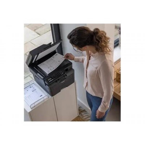 BROTHER MFCL2802DWYJ1 — večfunkcijski mono laserski tiskalnik; hitrost tiskanja 32 ppm, 128 MB pomnilnika, samodejno dvostransko tiskanje (duplex), 2-vrstični LCD zaslon, kaseta za 250 listov, vključen začetni toner za do 700 strani, povezljivost USB in L
