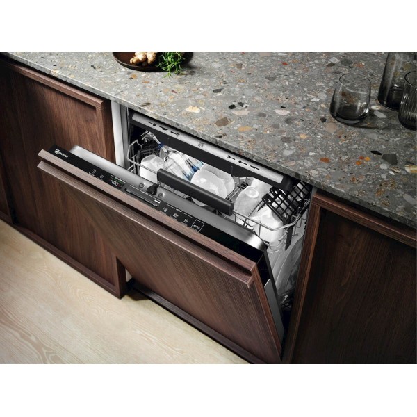 Vgradni pom. stroj Electrolux EEZ69410W, WiFi, inverter motor, 3 košare Vgradni pom. stroj Electrolux EEZ69410W, WiFi, inverter motor, 3 košare