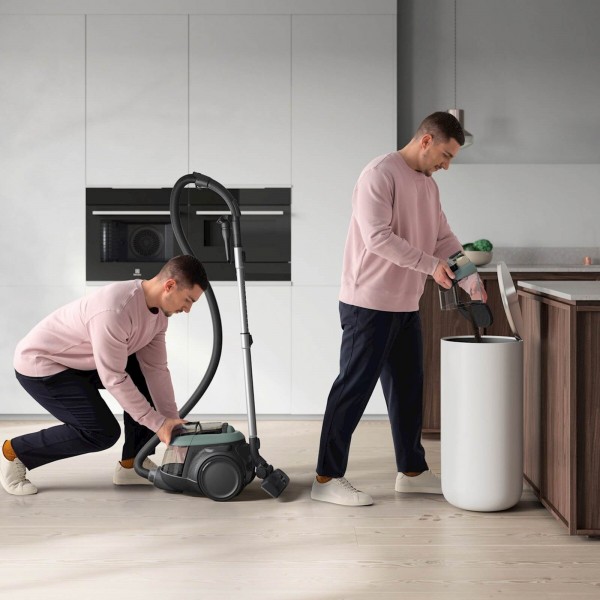Sesalnik s posodo Electrolux EL61C2OG, brez vrečke