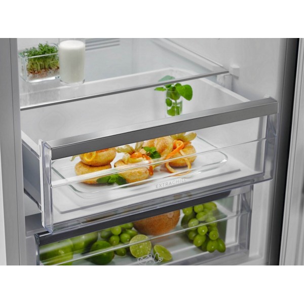 Hladilnik kombiniran Electrolux LNT7ME32X3, 186 cm