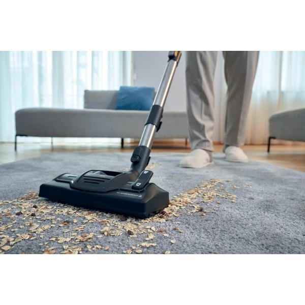 Sesalnik z vrečko HOOVER HE410H 011