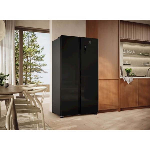 Ameriški hladilnik Electrolux EAT6ME53E0, črno steklo