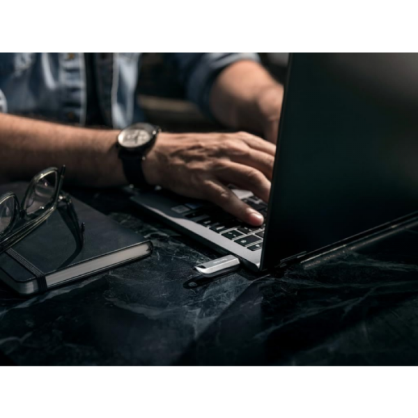 SanDisk 1TB Ultra Luxe USB-C 3.2 USB ključ SanDisk 1TB Ultra Luxe USB-C 3.2 USB ključ