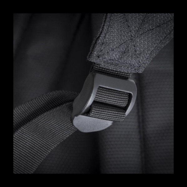 RivaCase nahrbtnik za prenosnik 15,6 8065 črn