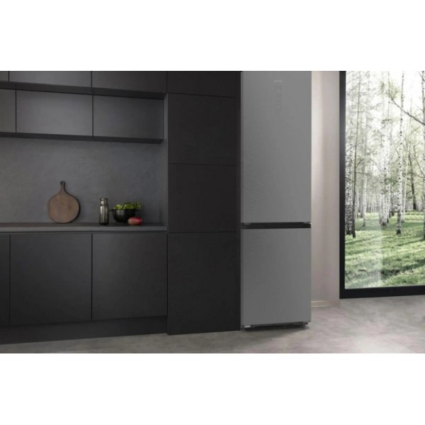 Hisense kombiniran hladilnik RB5P410SACA H:253L, Z:130L,2030x595x694mm Hisense kombiniran hladilnik RB5P410SACA H:253L, Z:130L,2030x595x694mm