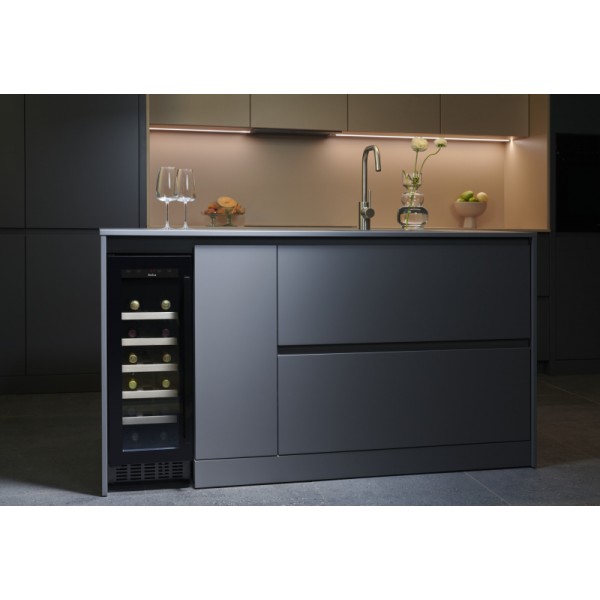 AMICA vinska vitrina WCF1K30B20.1 [G, 20 steklenic, 1 cona, 30cm]